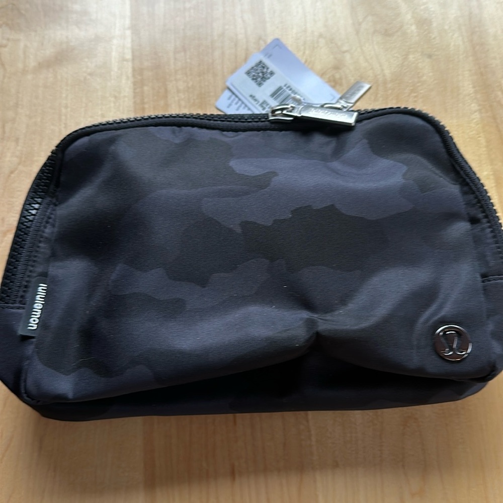 LULULEMON EVERYWHERE BELT BAG Large BLACK CAMO